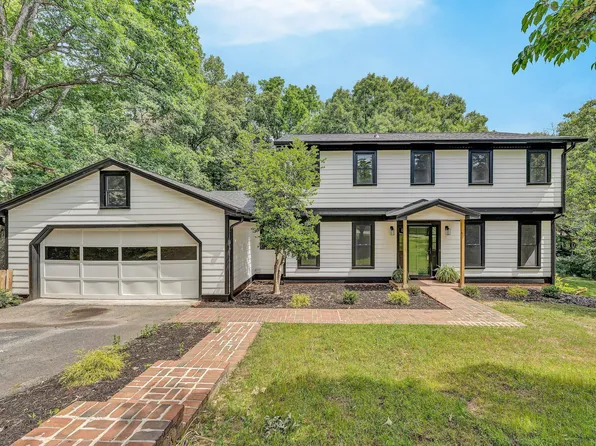 2825 Fairway Forest Dr, Salem, VA 24153