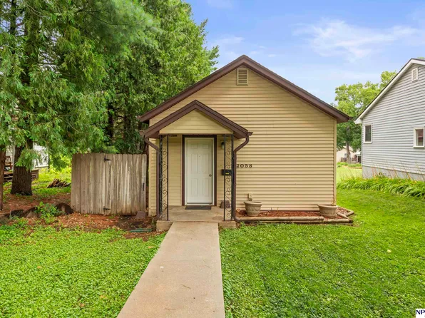 2058 Colfax St, Blair, NE 68008