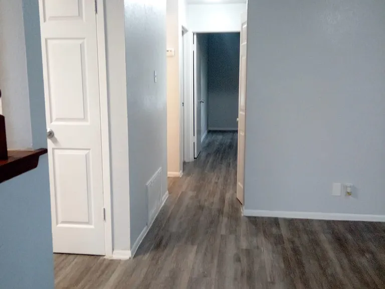8119 Chipping — Photo 9