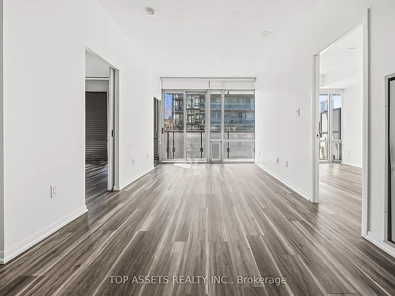 37 Grosvenor St #2109 — Photo 5