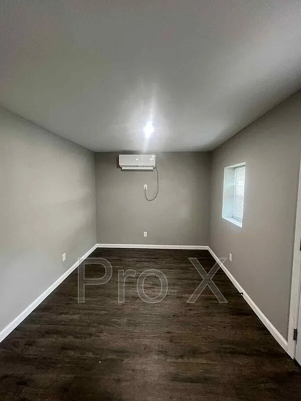 2 bed, 1.0 bath, $800 — Photo 2