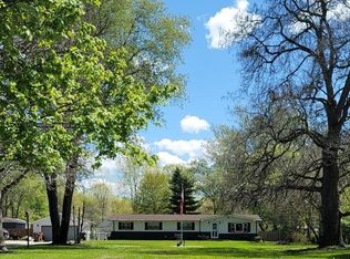 21275 Karr Rd, Belleville, MI 48111