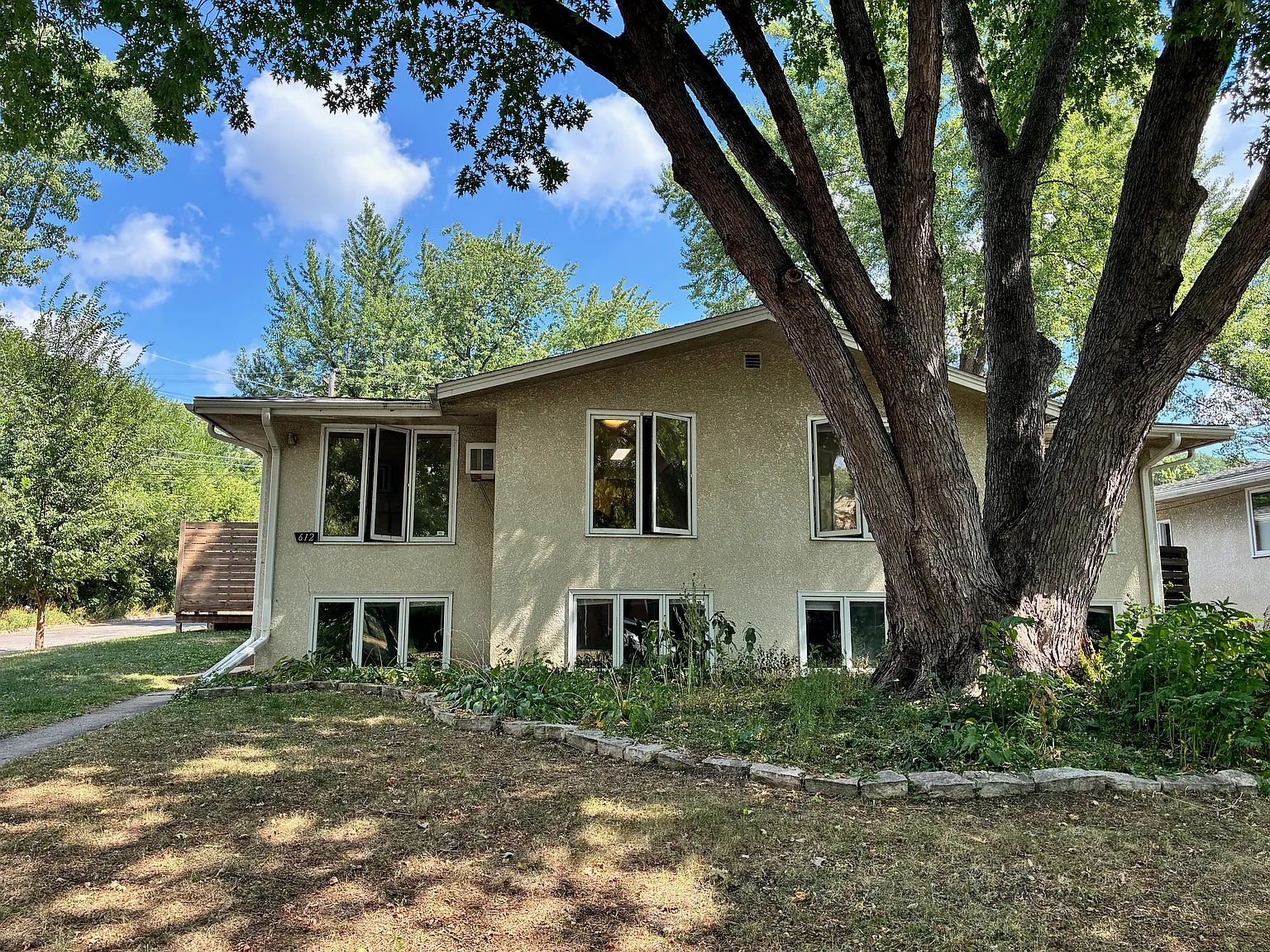 612 Desnoyer Ave — Photo 1