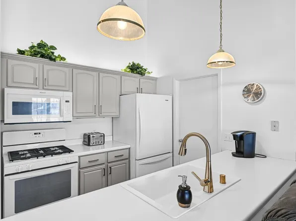 708 Geneva National AVENUE #N, Lake Geneva, WI 53147