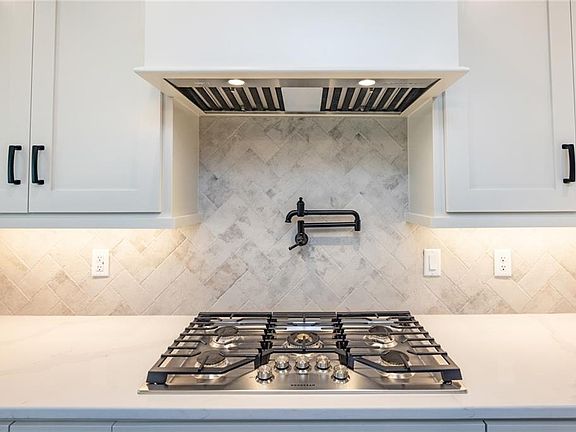 3rd image of 8904 River Cres