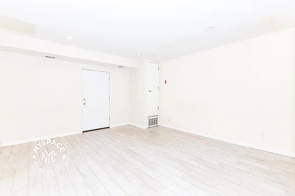 Rented by MySpaceNYC | media 8