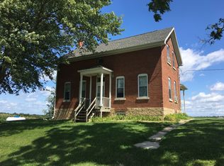 16626 Hales Mill Rd, Dubuque, IA 52002
