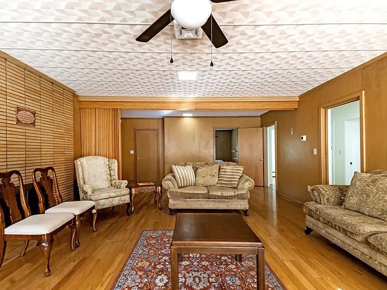 300 Edgedale Dr — Photo 37