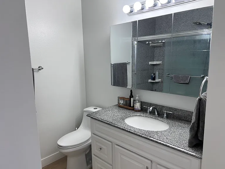 19105 Shoreline Ln #8 — Photo 17