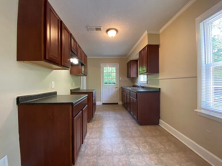434 Sullivan Dr — Photo 4