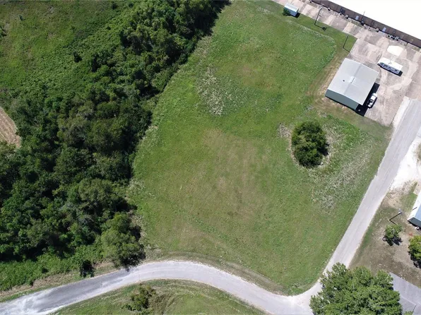 Kentucky St, Crockett, TX 75835