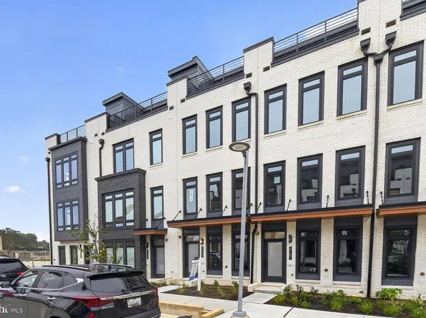 61 Lower Service Court Nw 893, Washington, DC 20001