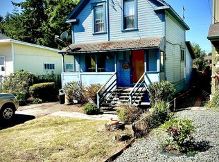 2122 Hamilton St, North Bend, OR 97459