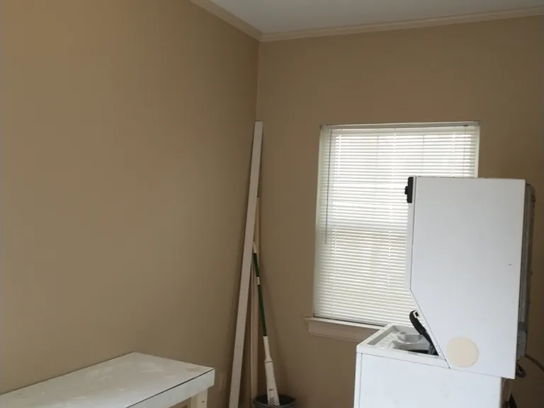 Mudroom w/ washer/dryer connections