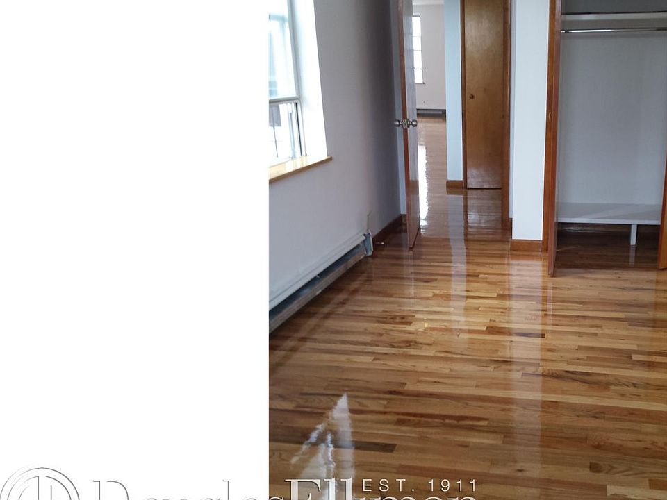 2nd image of 123 Oak St APT 2