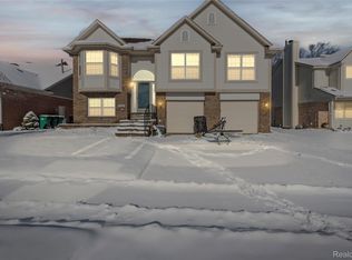 24768 Christina Dr, Flat Rock, MI 48134