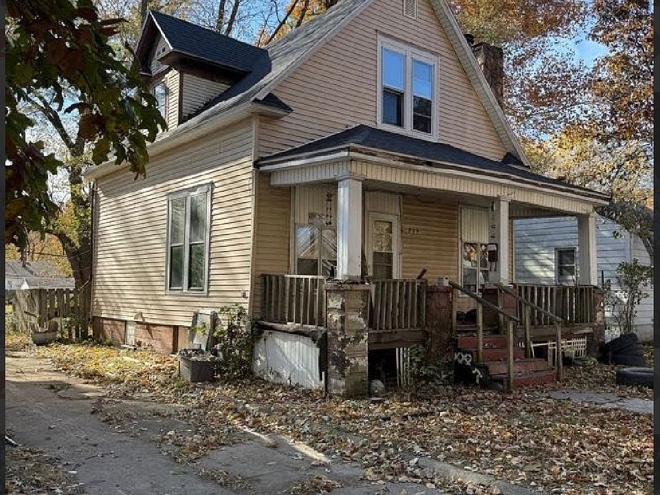 1st image of 989 W Packard St