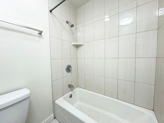 4th image of 128 S Chapel Ave #7