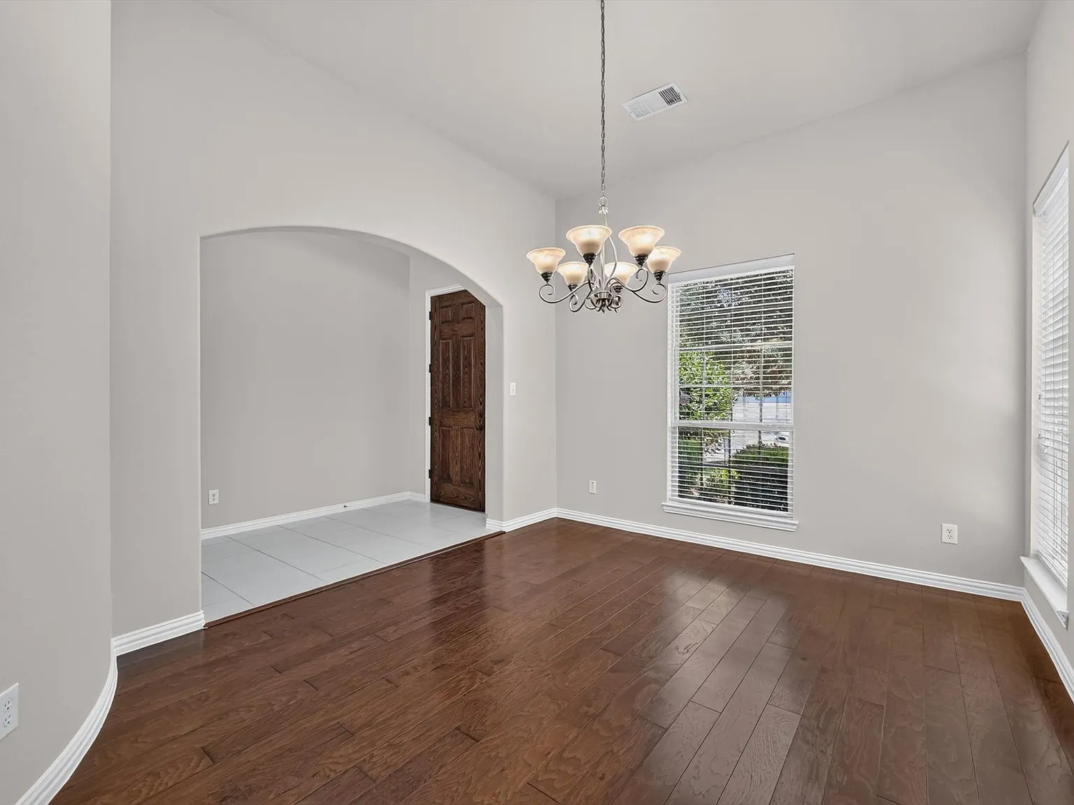 5 bed, 3553 sqft, $3,600 — Photo 4