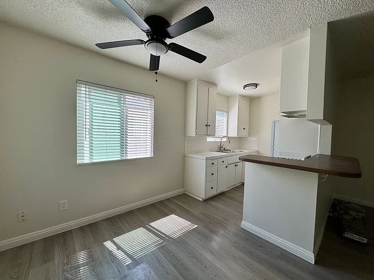 626 E Chevy Chase Dr #15 — Photo 3