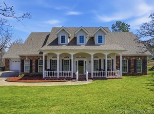 3813 S Rolling Oaks Dr, Tulsa, OK 74107