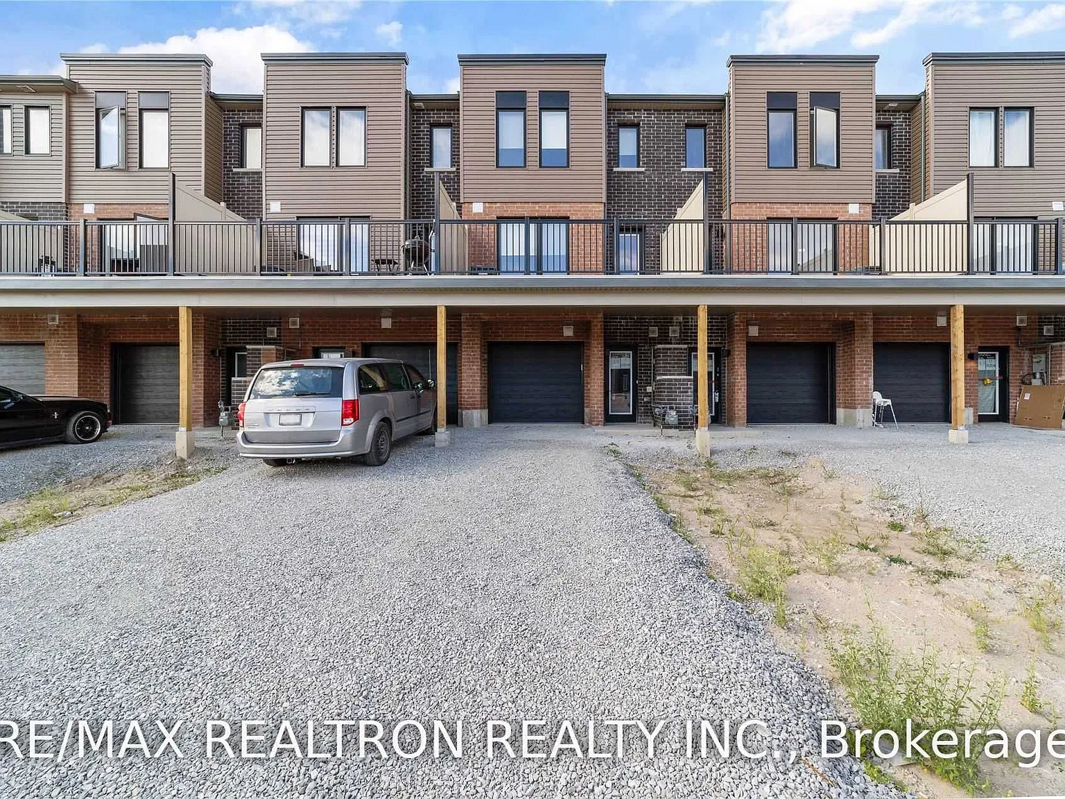 3 bed, $2,400 — Photo 3