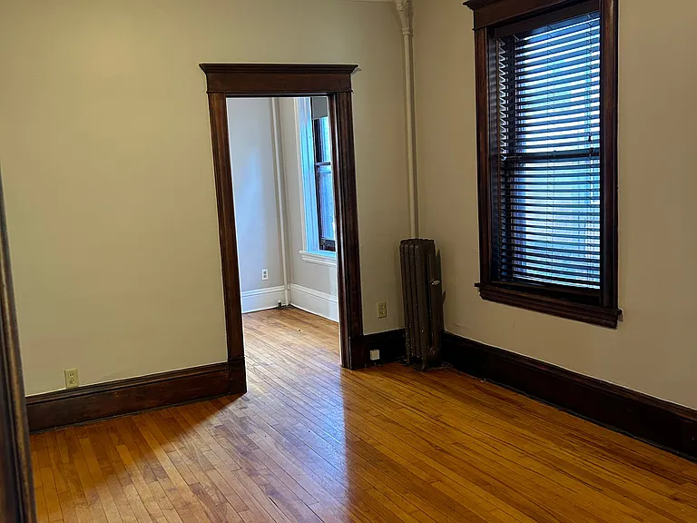 Raymond Flats — Photo 19