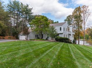 10898 Lake Windermere Dr, Great Falls, VA 22066