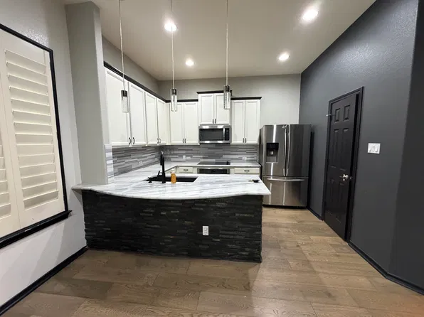 2105 Town Centre Dr, Round Rock, TX