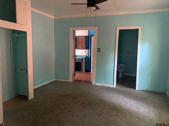 5th image of 224 Railroad St