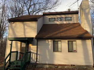 1046 Deer Run E, Bushkill, PA 18324