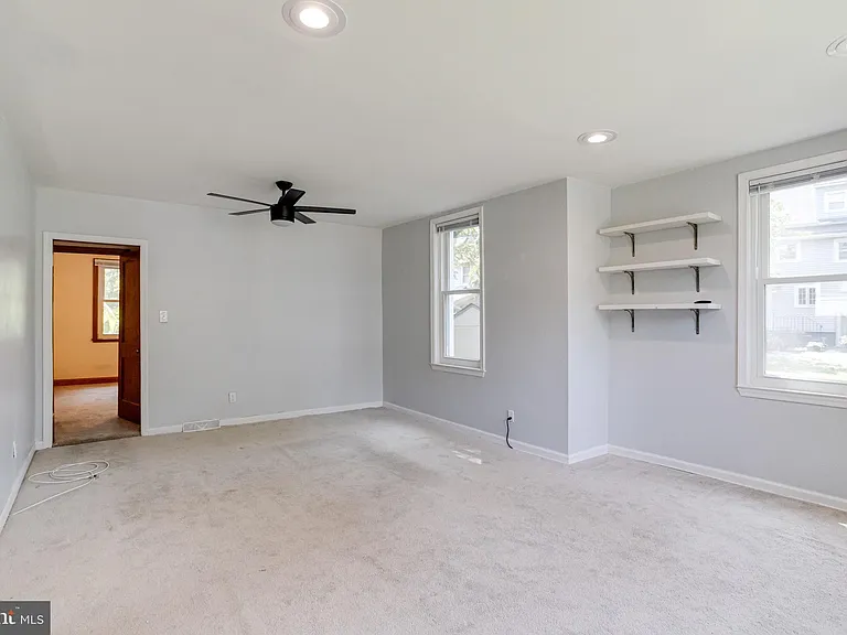 905 Regester Ave — Photo 11