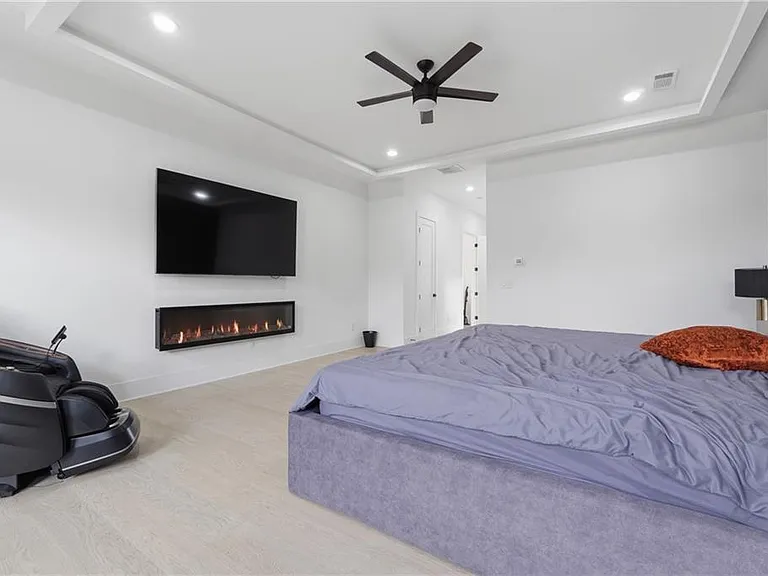 556 Versailles Dr — Photo 24