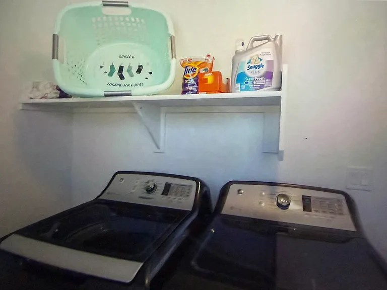 Washer/Dryer Included