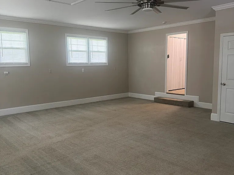 Enclosed garage that can be used as master bedroom/ den comes with its own air/heat unit.