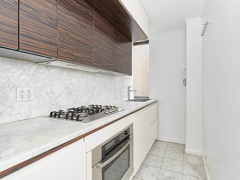 630 1st Ave #3D — Photo 3