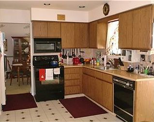 Kitchen has newer range & microwave