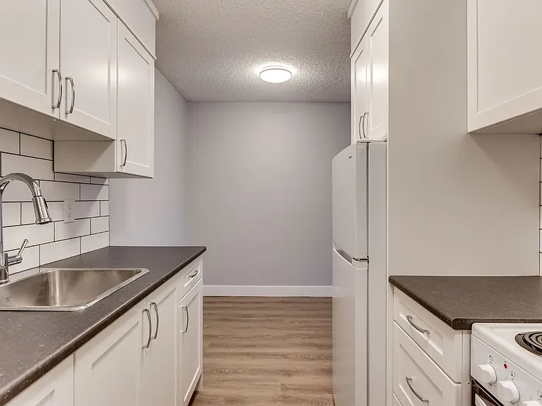 915 44th St SE — Photo 11