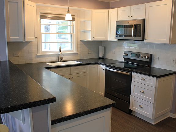 3rd image of 9215 Lynwood Dr
