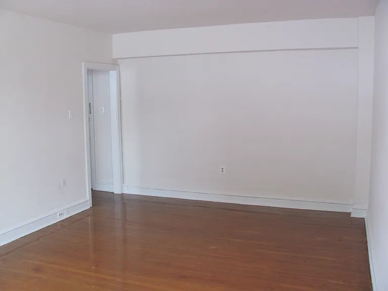 7000 Lincoln Dr #C2 — Photo 2