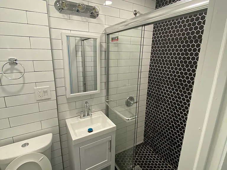 442 W 54th St #14 — Photo 5