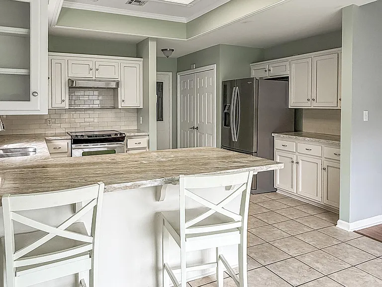 903 Canberra Rd — Photo 4