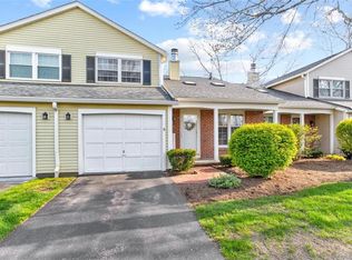 7 Old Pine Ln, Rochester, NY 14615