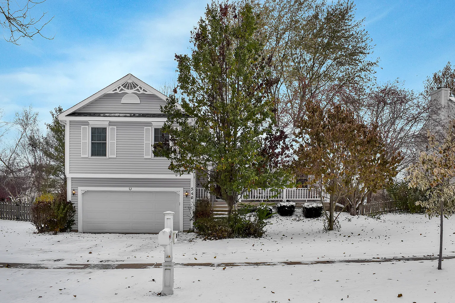 540 Lindsay Ln photo 1