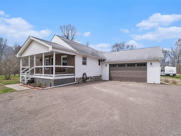 5308 Hammond Rd, Lapeer, MI 48446