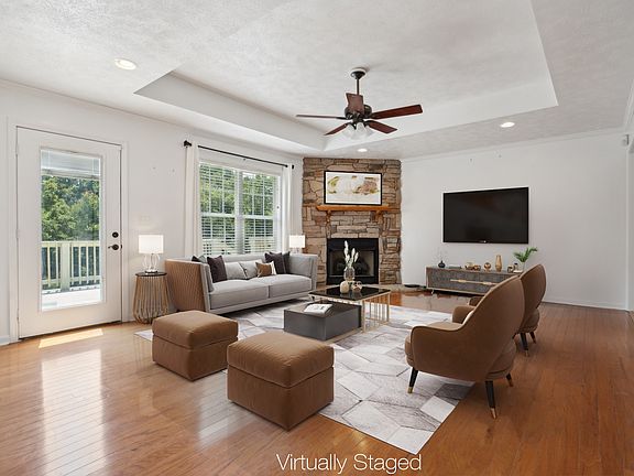 3rd image of 492 Comanche Ct
