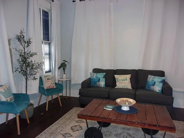 5214 Avenue R — Photo 4