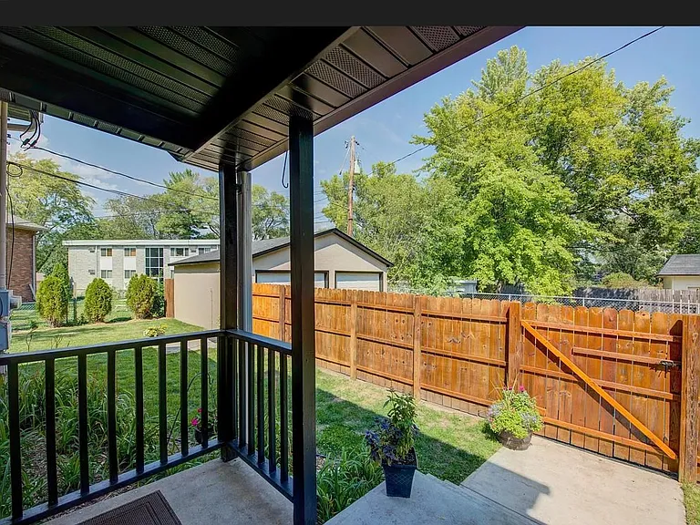 2531 Maple Ln W — Photo 23