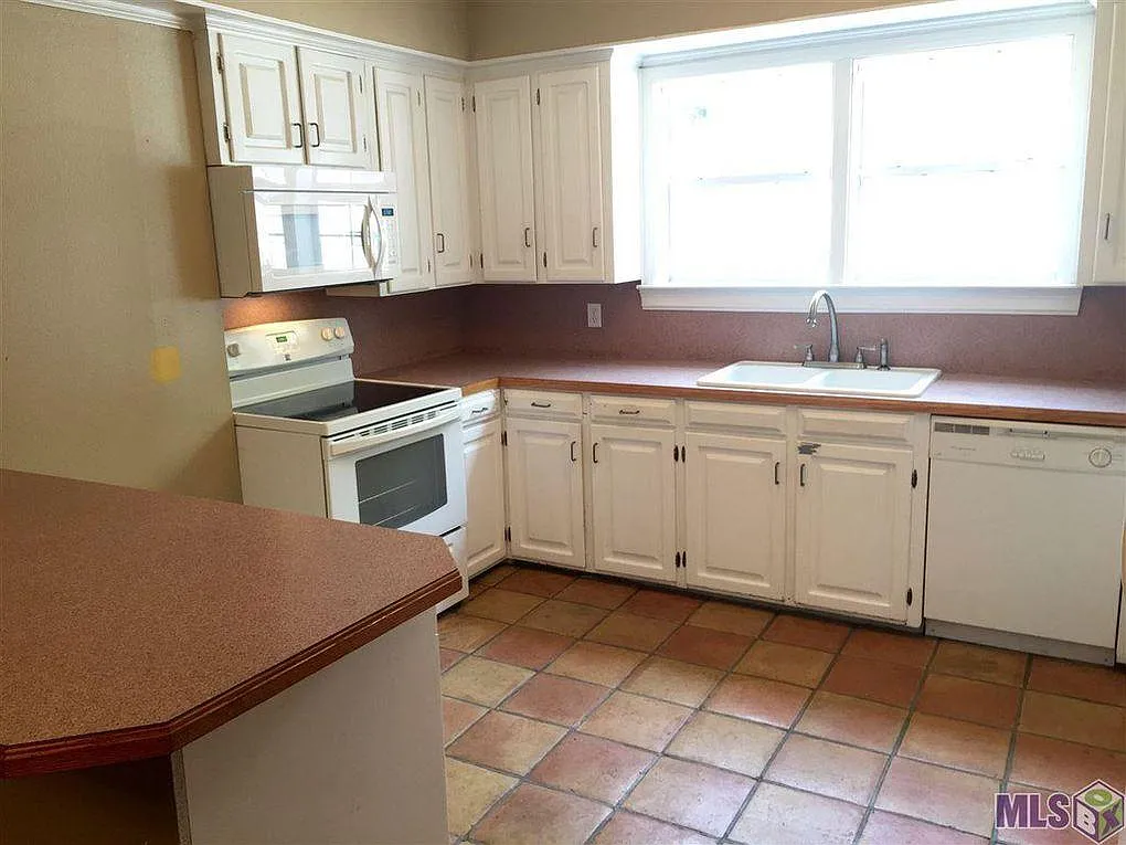 4 bed, 1750 sqft, $2,100 — Photo 4