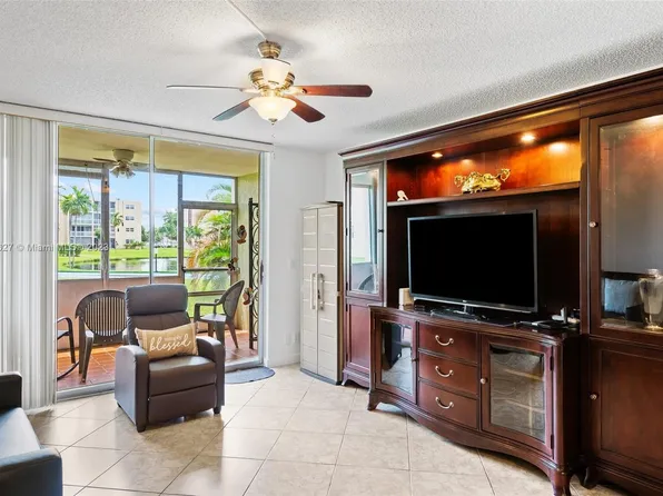 206 SE 10th St APT 106, Dania Beach, FL 33004